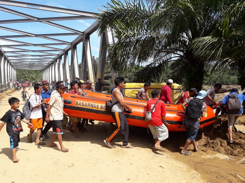 Tim gabungan terus melakukan pencarian korban banjir dan longsor di Bengkulu Tengah