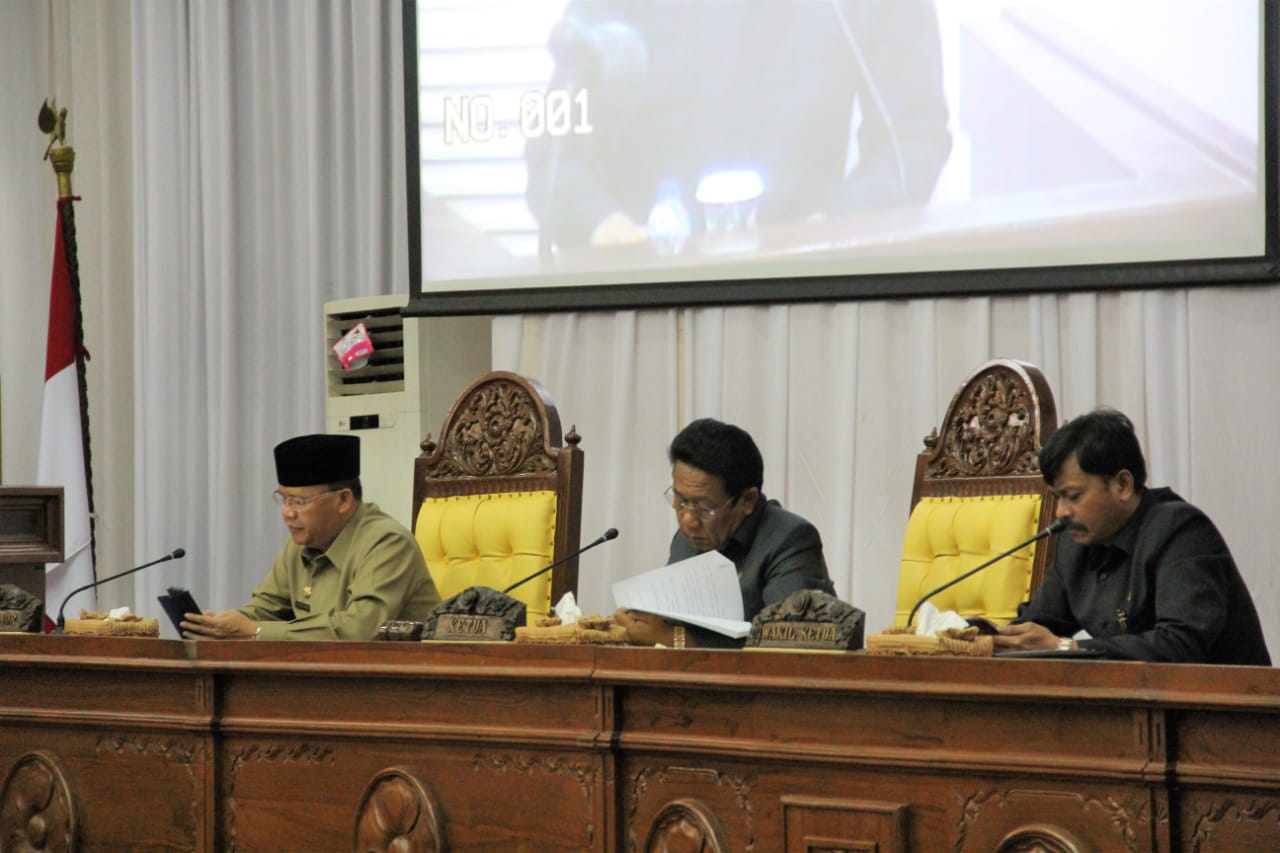 DPRD-Gubernur Bengkulu Rohidin Mersyah, menghadiri Rapat Paripurna DRPD Provinsi Bengkulu yang ke -10