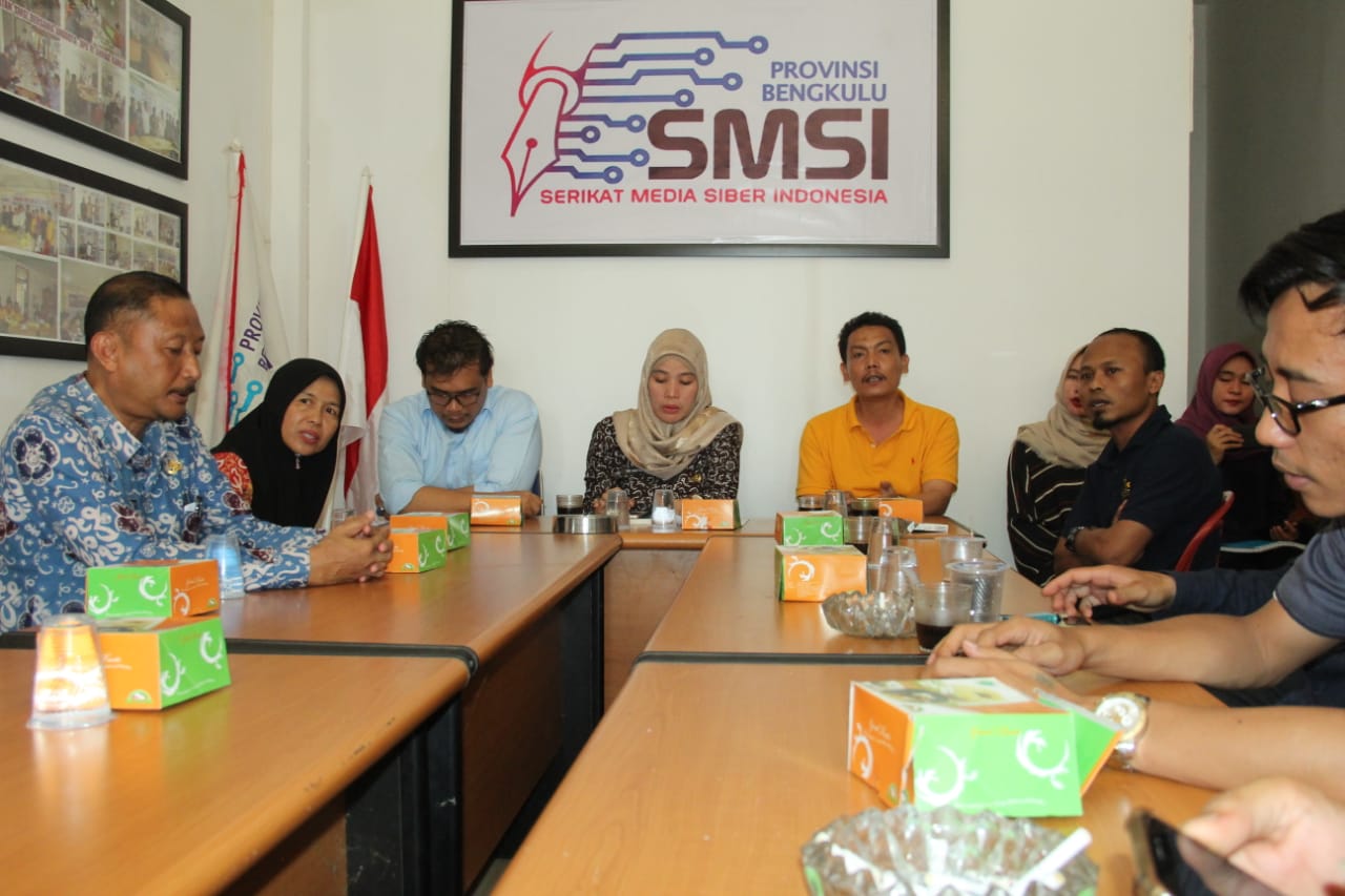 Kabag Humas dan Protokol bersama Diskominfotik saat kunjungi SMSI Bengkulu