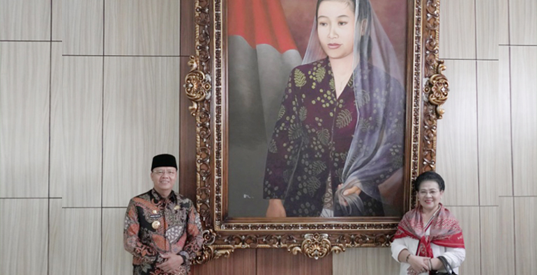 Gubernur Bengkulu Rohidin Mersyah saat menerima kunjungan keluarga ibu negara pertama yang tergabung dalam Yayasan Fatmawati