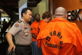 Tersangka Kasus Penipuan Melalui Media Internet