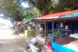 Pedagang Yang Berjualan Di Simpang Kandis