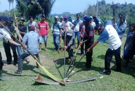 Warga menggelar aksi menolak tambang galian C