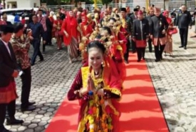 Tari persembahan jelang paripurna istimewa