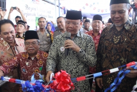 Plt Gubernur Bengkulu Rohidin Mersyah meresmikan 212 Mart Bengkulu, Jumat (6/4/2018)