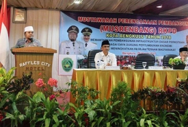Rapat Konsolidasi Pencegahan dan Pemberantasan Korupsi yang dihadiri Kepala Daerah se Provinsi Bengkulu di Kantor Gubernur Bengkulu, Kamis (10/8/2017)