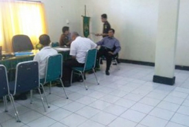 Dua tersangka dugaan korupsi TP-PKK MS dan SN saat diperiksa Di Aula Kejari Bengkulu Selatan