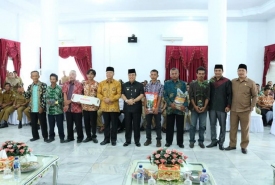 Plt Gubernur Serahkan Alsintan di Seluma