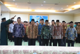 Prof Dr Sirajuddin bersama pejabat Kemenag lainnya saat dilantik oleh Menag RI di Jakarta, Jumat (28/7/2017), sumber foto : kemenag.go.id