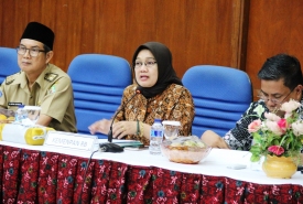 Asisten III Bidang Administrasi Umum Setda Provinsi Bengkulu Gotri Suyanto hadir dan membuka Rapat Pengisian Daftar Isian Urusan Pemerintah Provinsi dan Kota Bengkulu Bersama KemenPAN-RB