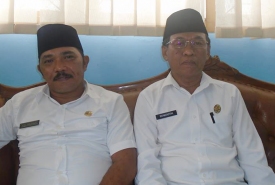 Rahmansyah, Kabid bina Usaha Perdagangan didampingi Yuliansyah, Kabid Perlindungan Konsumen Dinas Perindustrian Dan Perdagangan (Disperindag) Kota Bengkulu