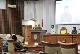 Mewakili Gubernur Bengkulu, Asisten III Setda Provinsi Bengkulu Gotri Suyanto menghadiri Rapat Paripurna DPRD Provinsi Bengkulu