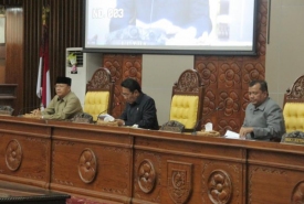 Plt Gubernur Bengkulu Rohidin Mersyah, menghadiri Rapat Paripurna DPRD Provinsi Bengkulu yang ke - V Masa Persidangan ke - III Tahun Sidang 2018