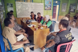 Satgas PPA saat mengunjungi Kecamatan Enggano untuk mengetahui kondisi ibu kandung korban pembunuhan