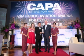FIN Chairman of the Board, Thai Lion Air Capt Darsito Hendro Seputro (tengah) dalam acara CAPA Asia Aviation &amp; Corporate Travel Summit 2018