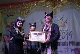 Gubernur Bengkulu Rohidin Mersyah  dianugerahi gelar kehormatan Datuk Rajo Nan Babangso