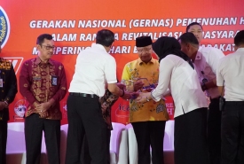 Gubernur Bengkulu Rohidin Mersyah menerima penghargaan dari Kemenkumham