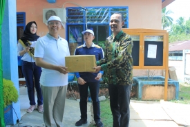 Gubernur Rohidin Salurkan Bantuan Kepada Penyandang Disabilitas