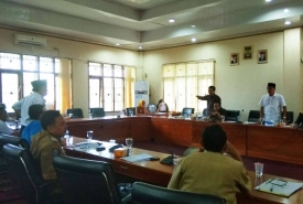 Suasana panas sempat mewarnai hearing antara Komisi I DPRD Kota Bengkulu dengan Kepala Dinas Perhubungan Kota Bengkulu, Bardin, di Ruang Rapat DPRD Kota Bengkulu