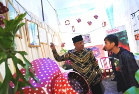 Plt Gubernur Rohidin Mersyah tinjau stand stand pengelolaan perhutanan sosial