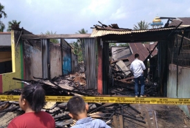 Api melalap Rumah Makan Ayam Geprek
