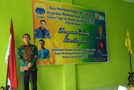 Mabincab PMII Kota Bengkulu saat membuka Mapaba PMII di Kampus STIESNU