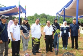 Disparbud Bengkulu Tengah Adakan Bersih-bersi di Objek Wisata