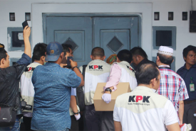 Penyidik KPK Geledah Kediaman Janner Purba di Kepahiang