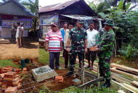 Kodim 0425 Seluma Bangun Rumah Warga Tak Layak Huni