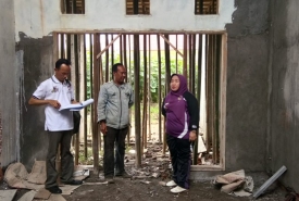 Wakil Bupati Kepahiang Neti Herawati, S.Sos melakukan monitoring terhadap pekerjaan pembangunan di Kabupaten Kepahiang Jum'at (16/11/18)