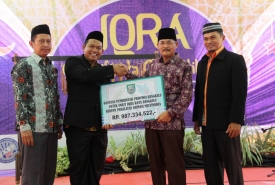 Bantuan laboratorium komputer dan peralatan animasi multimedia ini diserahkan langsung Pemprov Bengkulu diwakili oleh Staf Ahli Gubernur Bengkulu Bidang Ekonomi Keuangan dan Pembangunan Soemarno kepada Kepala SMA IT Iqra Kota Bengkulu