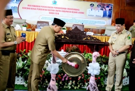 Pembukaan Musrenbang RKPD ditandai dengan pemukulan Gong oleh Plt Gubernur Bengkulu