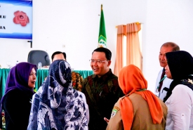 Plt Gub Rohidin Mersyah sampaikan arahan dalam pembukaan Bimtek dan temu ilmiah Widyaiswara di aula BPSDM Provinsi Bengkulu, Senin 16 Okt 2017.