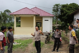 Kapolres Kepahiang AKBP Pahala Simanjuntak, S.IK Jum'at (18/1/2019) meninjau Rukan Bhabinkamtibmas dii wilayah perbatasan