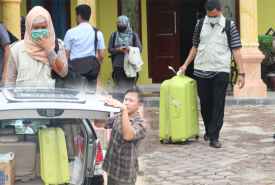 Penyidik KPK Geledah Kediaman Edi Santoni