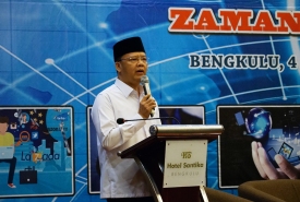 Seminar-Plt. Gubernur Bengkulu Rohidin Mersyah saat menjadi Keynote Speaker Seminar Nasional Magister Manajemen Universitas Bengkulu.