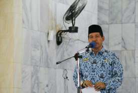 Staf Ahli Gubernur bidang Kemasyarakatan dan Kesra Rusdi buka MTQ.