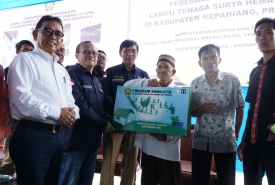 Minggu (6/1/2019) warga Kepahiang terima bantuan Lampu Tenaga Surya Hemat Energi (LTSHE) dari Kementerian ESDM Republik Indonesia