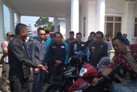 16 Unit Motor Dinas Diberikan Kepada PPK dan Panwascam di Kabupaten Kepahiang, Diberikan Secara Langsung oleh Bupati Kepahiang Dr Ir Hidayattulah Sjahid, MM