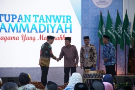 Wakil Presiden RI Jusuf Kalla bersama Gubernur Bengkulu Rohidin Mersyah resmi menutup Tanwir Muhammadiyah