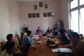 Sejumlah Warga Kelurahan Ujan Mas Mendatangi Kantor DPRD Kepahiang Senin (3/9), Mendesak Agar Kelurahan Kembali Menjadi Desa