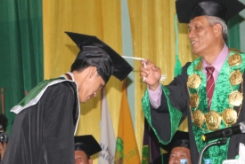 Rektor IAIN Bengkulu Mewisuda 645 Mahasiswa IAIN Bengkulu