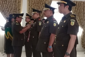 Kajati Bengkulu Baginda Polin Lumban Gaol melantik 4 Jaksa