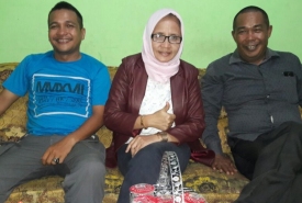 Ita Jamil bersama pendukungnya