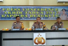 Kapolda Bengkulu Brigjen Pol Coki Manurung menyampaikan press conference akhir tahun 2017