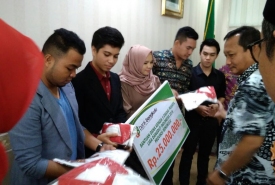 Lima finalis Liga Dangdut Indosiar menerima uang pembinaan dari Bank Bengkulu