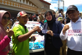 ESD memberikan hadiah 1 unit hadiah kepada Yahya