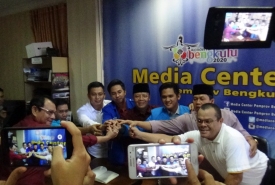 Pertemuan mediasi KNPI yang difasilitasi oleh Plt Gubernur Bengkulu Rohidin Mersyah