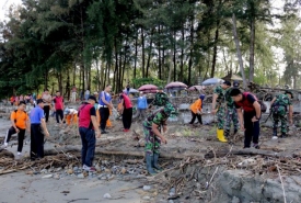 Bersih Pantai Bengkulu Selatan