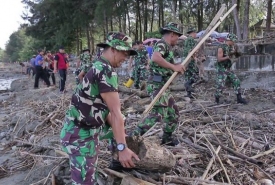 TNI Bersih Pantai